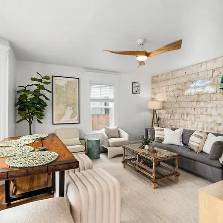 A By The Bay - Stunning Seaside Apartment
